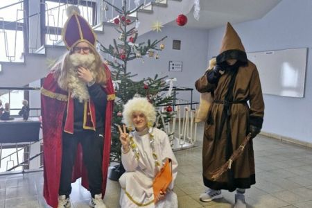 Besuch vom Nikolaus in den Berufsintegrations-klassen