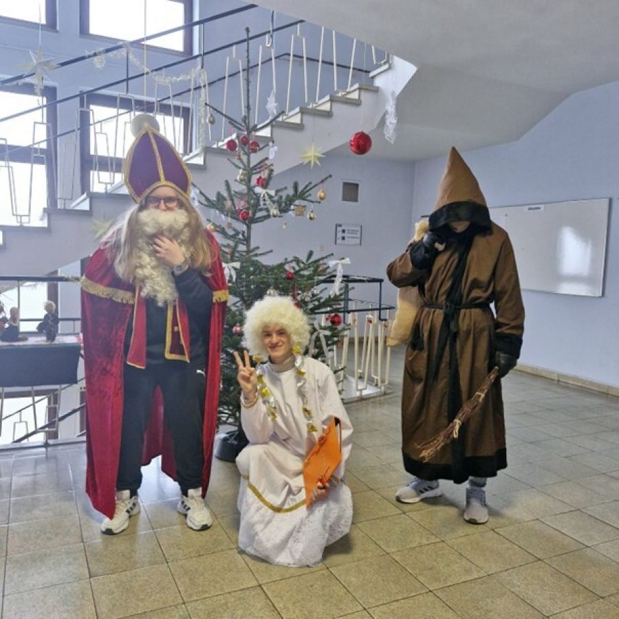 Besuch vom Nikolaus in den Berufsintegrations-klassen