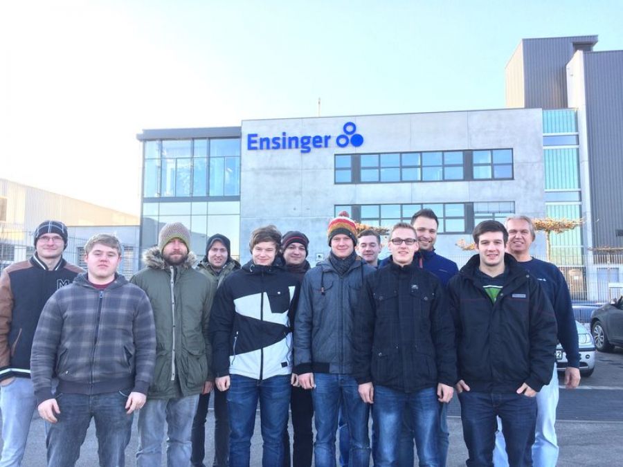 Ensinger gibt Technikerschülern Einblicke in die Fabrikplanung